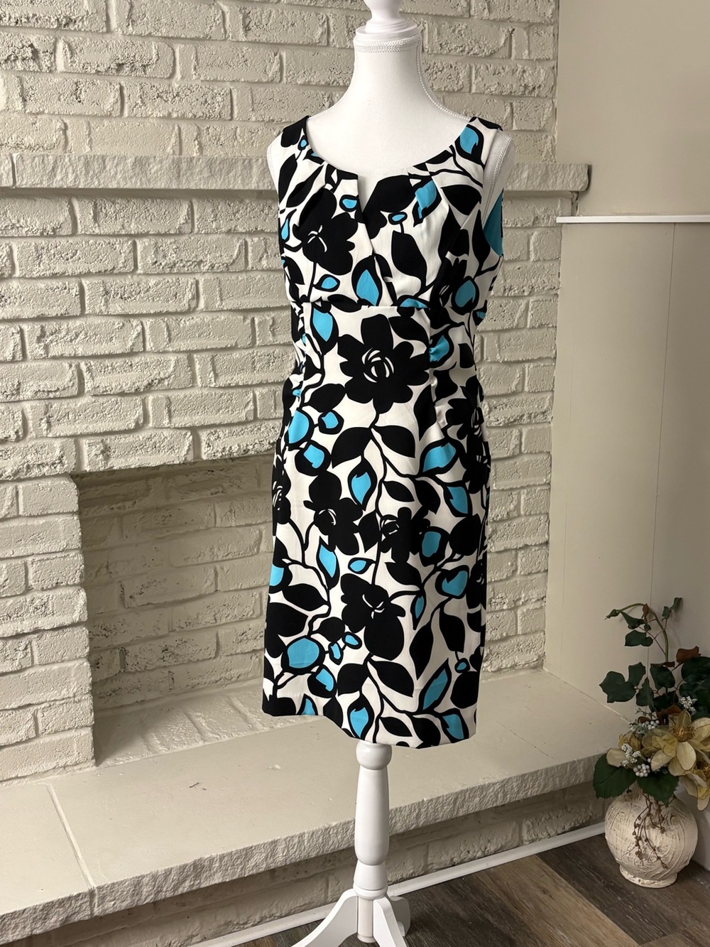 Cleo Petite Blue Black Floral Sleeveless Sheath Dress Size 4P